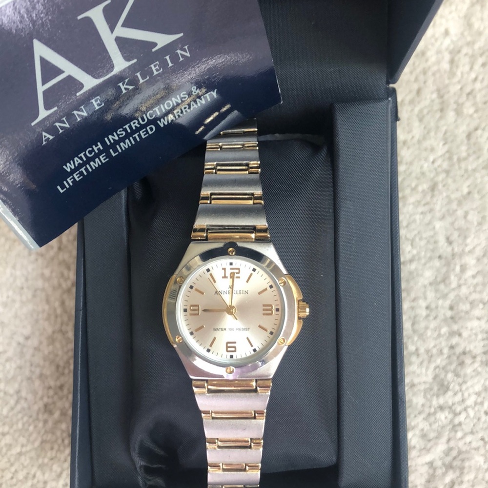 Anne Klein - Picture 2 of 7